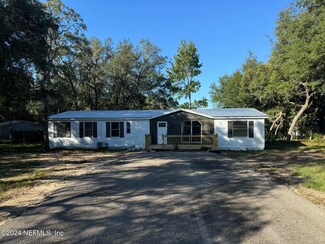 101 E Oakside Dr, Interlachen, FL 32148