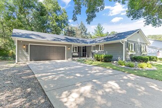 15410 Skyview Cir W, Minnetonka, MN 55345