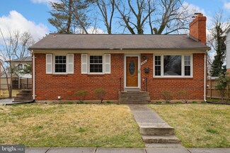 9909 Mayfield Dr, Bethesda, MD 20817