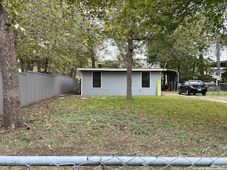 309 Meadow Lake Dr, Seguin, TX 78155