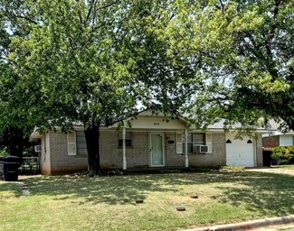 223 S Bristow Ave, Moore, OK 73160