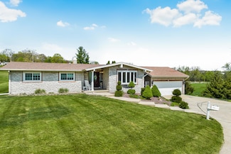 262 Castle Terrace Ave, Fontana, WI 53125