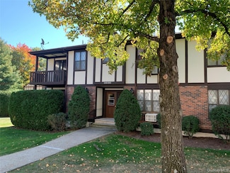 351 Sierra Vista Ln, Valley Cottage, NY 10989