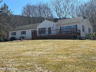 32 Rolland Rd, Petersburg, NY 12138