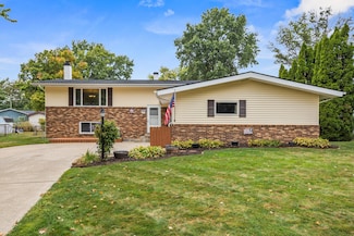 915 S Marietta Dr, Mahomet, IL 61853