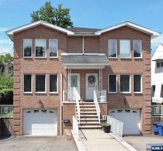 467 3rd St, Palisades Park, NJ 07650