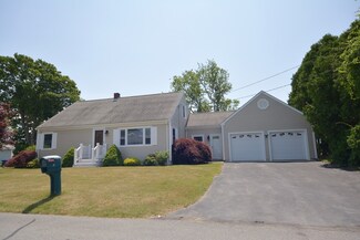 27 Sedgewick Rd, Fairhaven, MA 02719