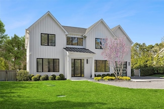 354 Saint Andrews Rd, Southampton, NY 11968