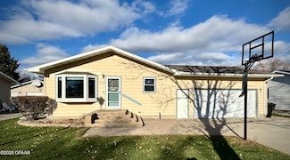718 Central Plains Ct, Grand Forks, ND 58201