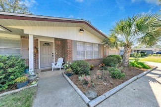 38 Poplar Ave, Shalimar, FL 32579