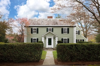 3 Glenoe Rd, Chestnut Hill, MA 02467