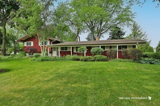 819 N Sharon Dr, Woodstock, IL 60098