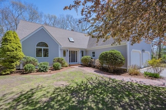 98 Whistleberry Dr, Marstons Mills, MA 02648