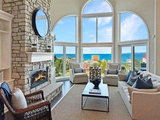 3684 Cliffs Dr, Petoskey, MI 49770