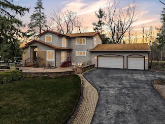 8408 N Lake Dr, Milwaukee, WI 53217