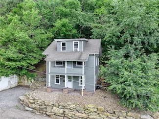 8 Valley St, Etna, PA 15223