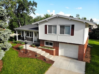 N88W17123 Elmwood Dr, Menomonee Falls, WI 53051