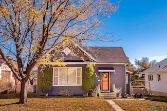 727 S 6th St, Raton, NM 87740