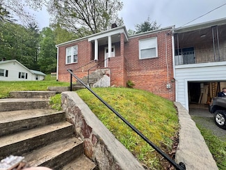 2253 Old Bramwell Rd, Bluefield, WV 24701