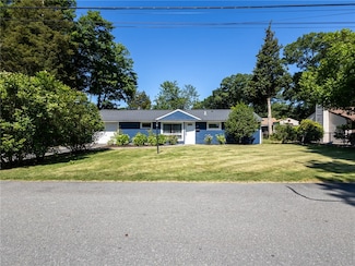 69 Haverhill Ave, Warwick, RI 02886