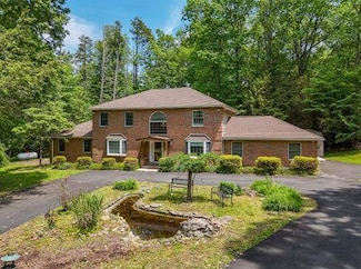 3043 Hemlock Rd, Stroudsburg, PA 18360
