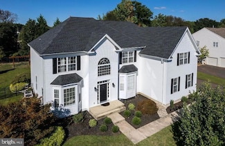 13 Richland Dr, Mount Laurel, NJ 08054