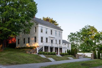 35 E Main St, Yarmouth, ME 04096