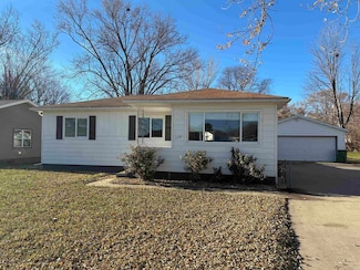 1114 Eleanor Dr, Waterloo, IA 50701