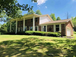 300 Woodhills Ln, Mitchell, IN 47446