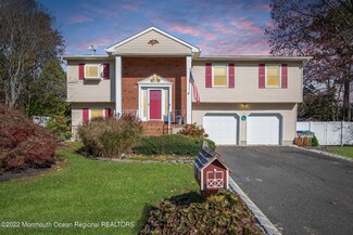 11 Flintlock Dr, Tinton Falls, NJ 07753