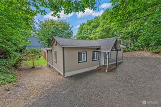 1103 N Wycoff Ave, Bremerton, WA 98312