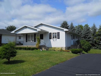 819 Pearl St, Throop, PA 18512