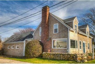 31 Bar Neck Rd, Woods Hole, MA 02543