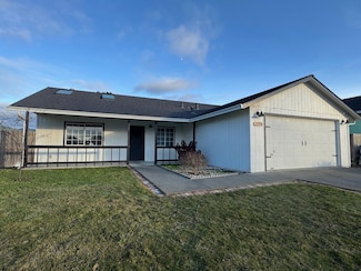 2300 Hannah Ct, Fortuna, CA 95540