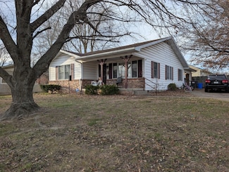 405 W Olive St, Bolivar, MO 65613