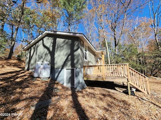 213 Butternut St, Dingmans Ferry, PA 18328