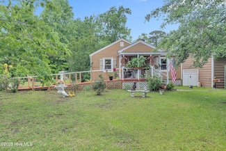 2601 Mayberry Loop Rd, Morehead City, NC 28557