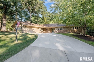 3235 29th Avenue Ct, Rock Island, IL 61201