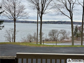 7 Seneca Dr, Dewittville, NY 14728