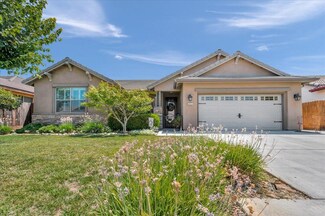 4002 S Parkwood St, Visalia, CA 93277