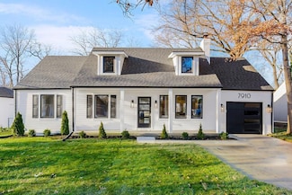 7910 Fairway St, Prairie Village, KS 66208