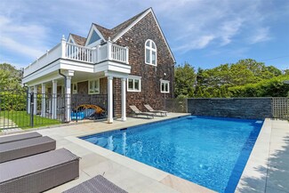 2700 Sound Dr, Greenport, NY 11944