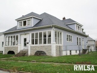 208 Dixwell Ct, Davenport, IA 52802