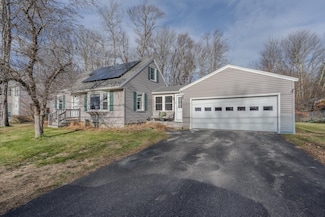 56 Chamberlain St, Rochester, NH 03867