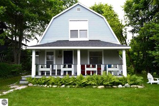 103 E 5th St, North Port, MI 49670