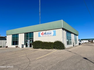 4212 Gateway Dr, Grand Forks, ND 58203