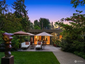 8403 Island Dr S, Seattle, WA 98118