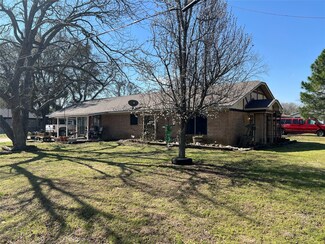 425 E 3rd St, Blooming Grove, TX 76626