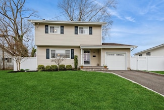 2393 Wallen Ln, North Bellmore, NY 11710