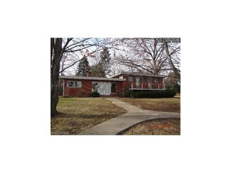 3524 White Oaks Cir SW, Canton, OH 44710